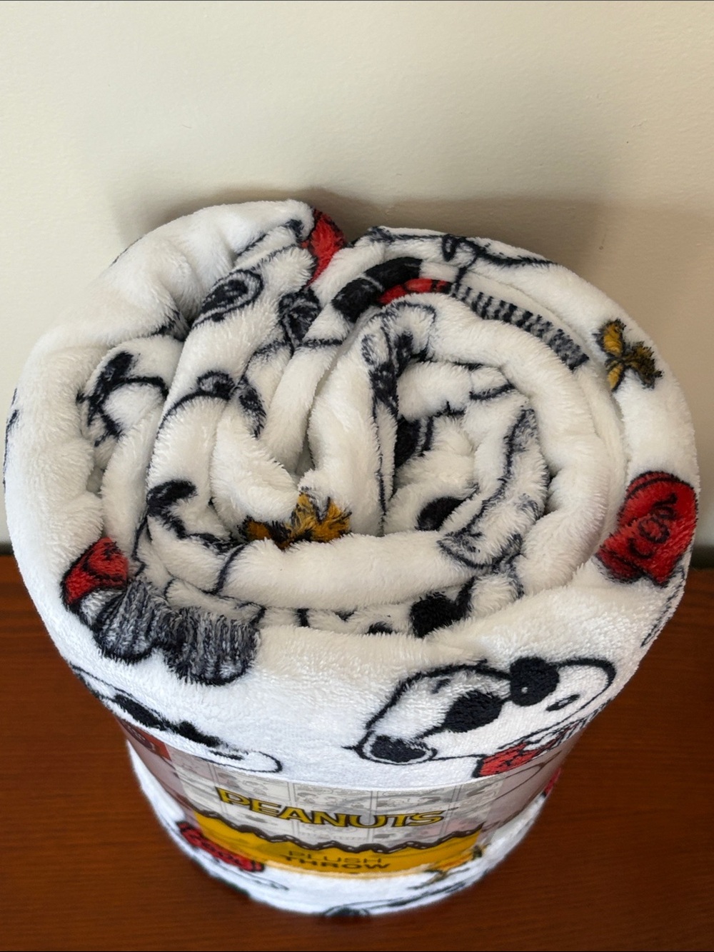 Peanuts Snoopy Joe Cool Super Soft Oversized Plush Throw Blanket - Picture 10 of 10